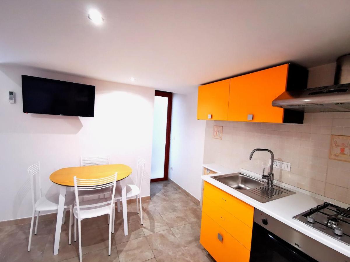 Guru House B&B Apartments Милаццо Экстерьер фото