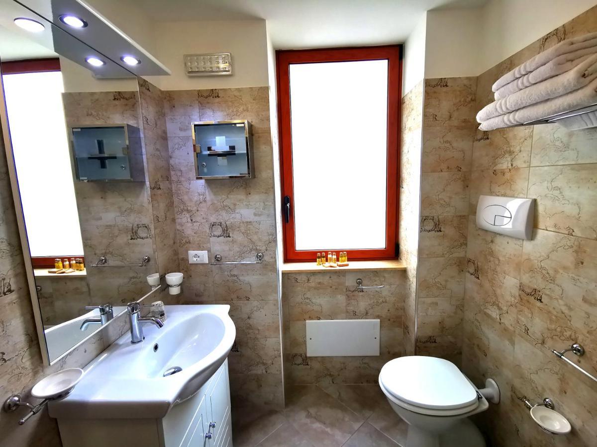 Guru House B&B Apartments Милаццо Экстерьер фото