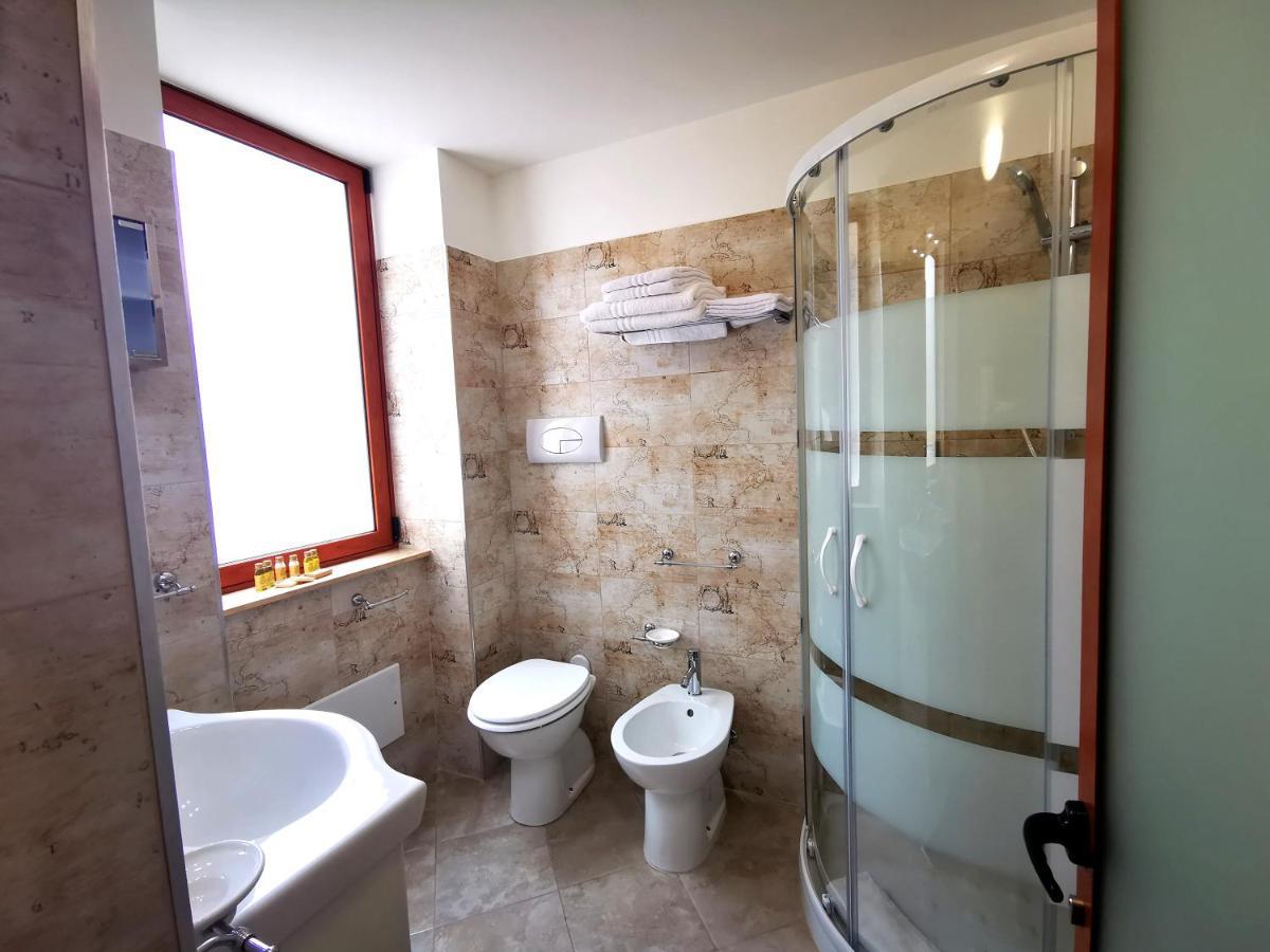 Guru House B&B Apartments Милаццо Экстерьер фото