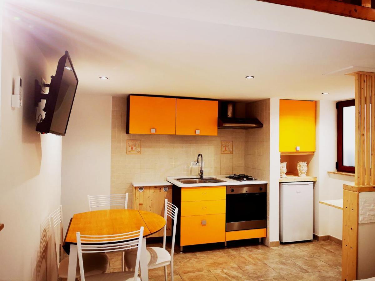 Guru House B&B Apartments Милаццо Экстерьер фото