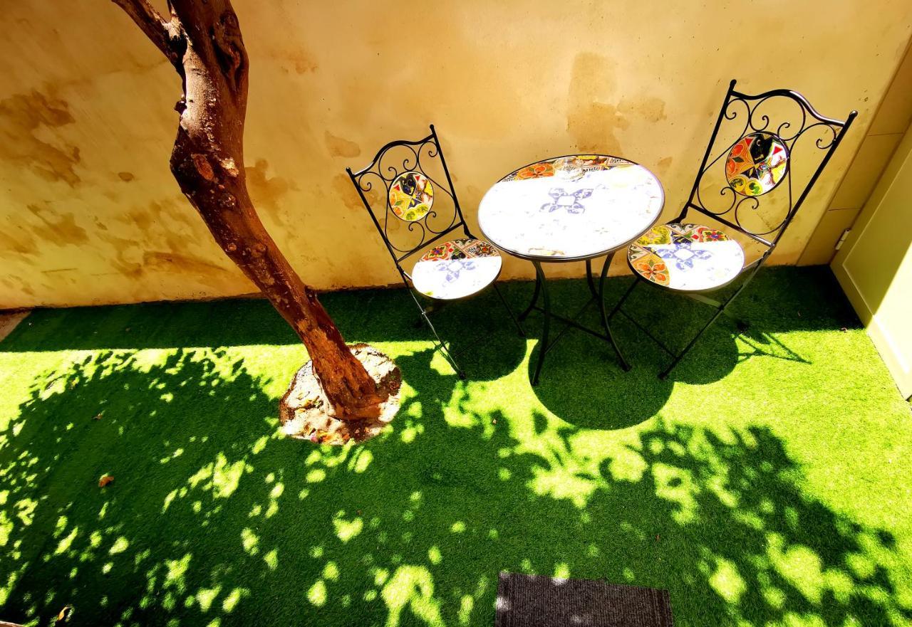 Guru House B&B Apartments Милаццо Экстерьер фото