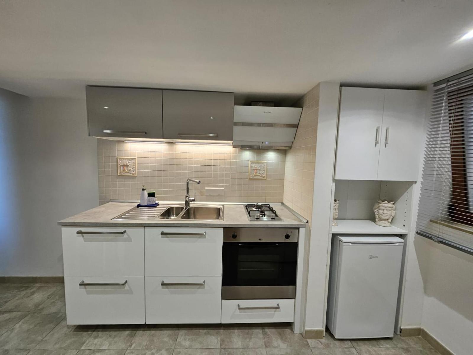 Guru House B&B Apartments Милаццо Экстерьер фото